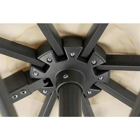 Detailaufnahme eines Sonnenschirms für Kinderwagen