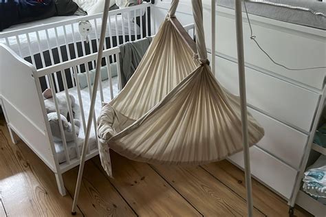 verschiedene Baby Federwiegen und Hängematten im Vergleich