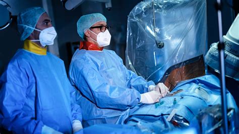 Schema eines interventionellen PFO-Verschlusses mit einem Okkluder