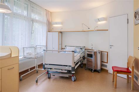 Foto der modernen Zimmer auf der Wochenstation mit Blick auf die Betreuung von Mutter und Kind