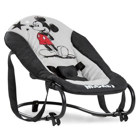 Kind mit Hauck Drache Babywippe im Mickey Stars Design