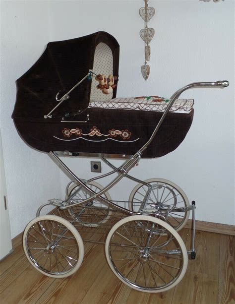 Illustration eines gut erhaltenen Gesslein Kinderwagens mit Fokus auf die Qualität der Materialien und Verarbeitung