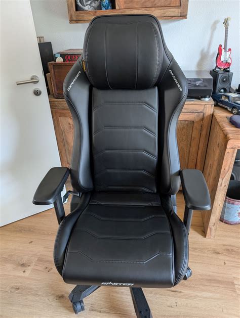 Detailansicht der DXRacer Master Serie mit integrierter Lordosenstütze