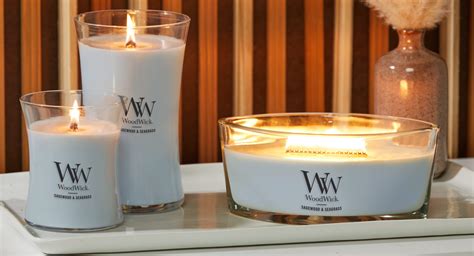 Eine stilvolle Duftkerze mit der Aufschrift