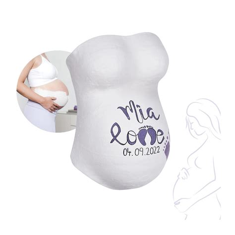 Ein Babybauch-Abdruck, verziert mit Farben und Glitzer.