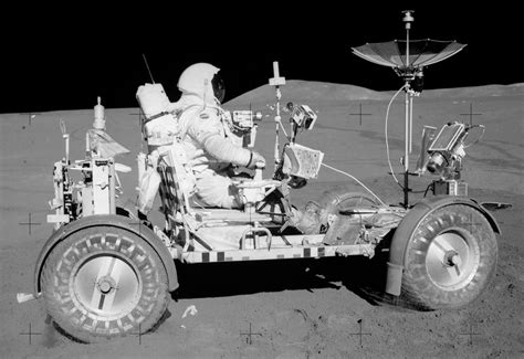 Detailaufnahme eines Metallgitter-Reifens des Lunar Roving Vehicle.