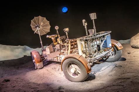 Eine Mondkarte, die als provisorisches Reparaturmaterial für ein Schutzblech des Lunar Roving Vehicle diente.