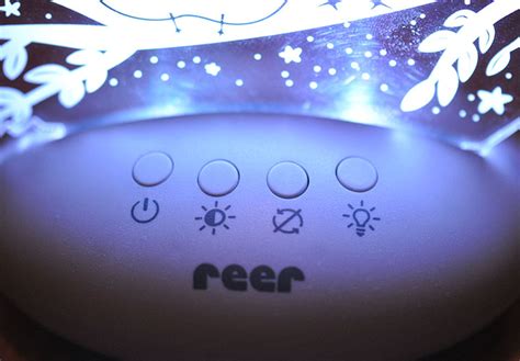 Detailaufnahme des Reer ColourLumy Nachtlichts in Eulenform