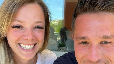 Anne Wünsche mit ihrem Neugeborenen Sohn