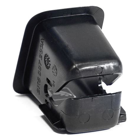 Detailansicht der ISOFIX-Abdeckung im VW Passat B8 mit Markierung der möglichen Entriegelungsstelle