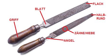 Detailaufnahme der Schiebermechanik eines Quinny Buggys mit Pfeilen, die auf problematische Teile zeigen.