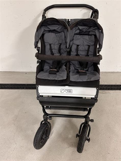 Vergleich der Abmessungen des Mountain Buggy +One mit anderen Doppelwagen