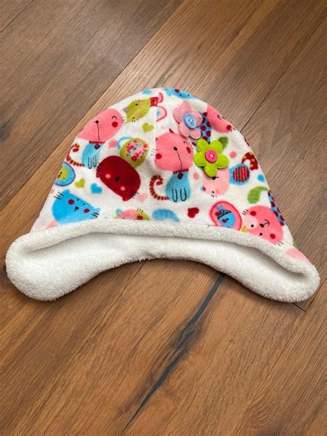 Bunte Babykleidung mit lustigen Tiermotiven für Jungen