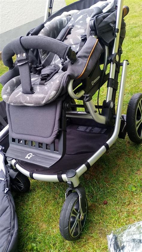 Detailaufnahme der Handbremse und des Fünf-Punkt-Gurtsystems am Gesslein F6.