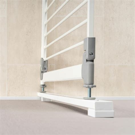 Detailansicht von Montagezubehör wie WallFlex und StairFlex für reer Schutzgitter