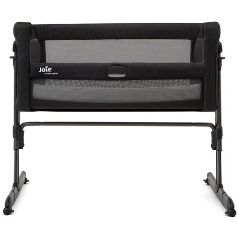 Darstellung des Joie Roomie Glide im Einsatz als Beistellbett und als Reisebett.