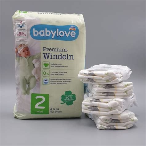 Nahaufnahme der weichen Materialien und der auslaufsicheren Bündchen von babylove Windeln
