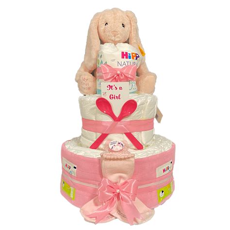 Windeltorte für Drillinge mit drei Etagen, dekoriert mit rosa und blauen Bändern und kleinen Kuscheltieren