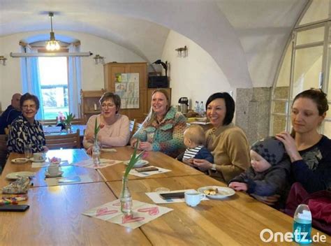 Bilder von verschiedenen Kursen und Treffen im Familiencafé