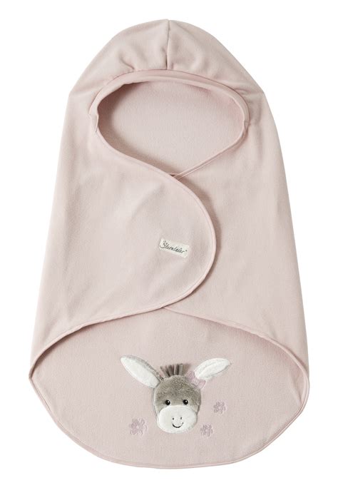 Detailansicht der Sterntaler Einschlagdecke Emmi Girl mit Esel-Applikation und Gurtschlitz