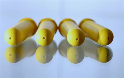 Infografik, die die Keimreduktion durch den YelloTeat Nuckel um 99,9% darstellt.