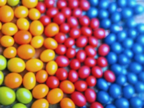 Infografik: Leistungen einer Hebamme (Schwangerschaftsvorsorge, Geburtsvorbereitung, Wochenbettbetreuung, Stillberatung)