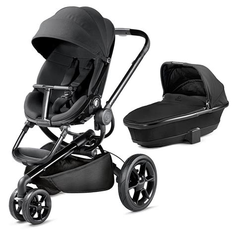 Diagramm, das die Montagepunkte der Vorderradaufhängung an einem Quinny Moodd Kinderwagen zeigt.