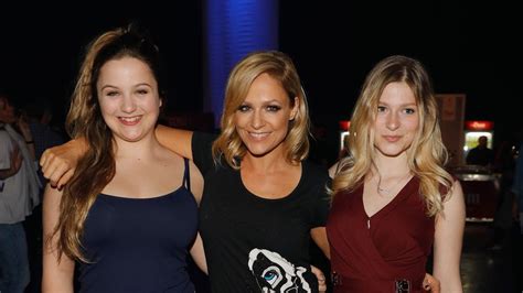 Michelle mit ihren Töchtern Céline und Marie