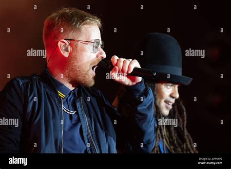 Die Ärzte auf der Bühne während eines Konzerts