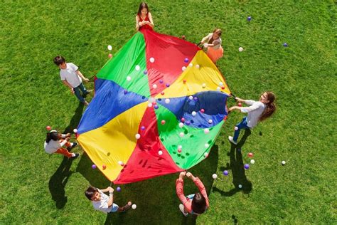 Kinder spielen in einer SterniPark Kita