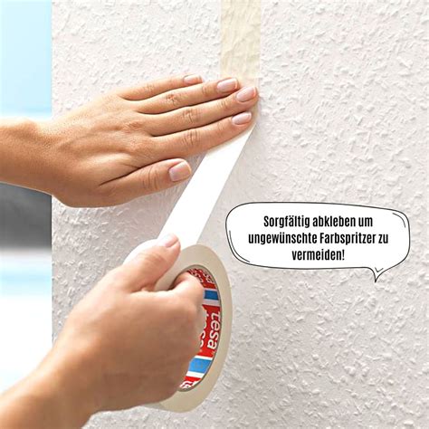 Abkleben der Fuge mit Malerkrepp für eine saubere Kante