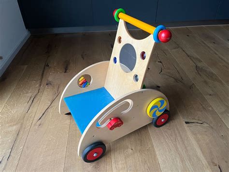 Vielfältige Lauflernwagen und Motorikspielzeuge von Universe of Imagination für Kleinkinder