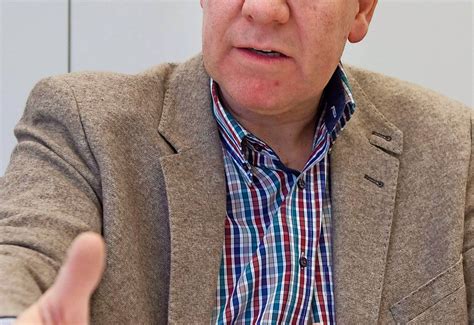 Alexander Hauck im Gespräch während einer Veranstaltung in Saarbrücken