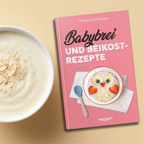 Nahaufnahme von Haferflocken und verschiedenen Obstsorten, die für Babybrei verwendet werden können.