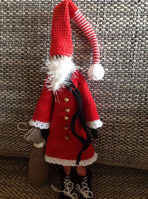 Gehäkelter Weihnachtsmann als Amigurumi