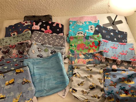 Beispiele für selbstgenähte Bauchbänder mit verschiedenen Mustern