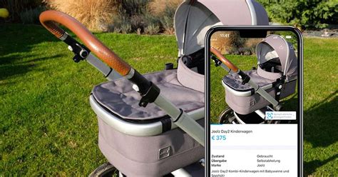 Illustration eines handyhalters, der am schiebegriff eines kinderwagens befestigt ist.