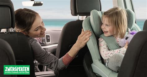 Illustration der verschiedenen Einbaupositionen (rückwärts/vorwärtsgerichtet) und Nutzungsphasen des Kindersitzes