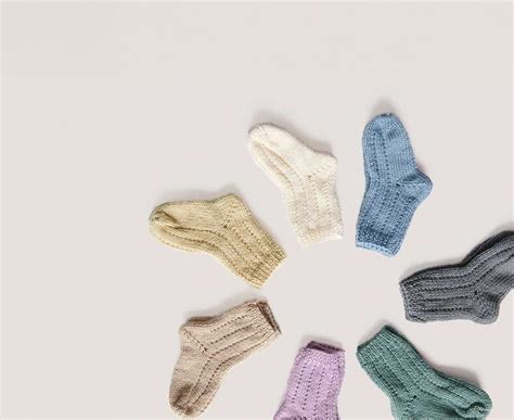 Schema zur Bedeutung von Babysocken für die Fußgesundheit und das Wohlbefinden