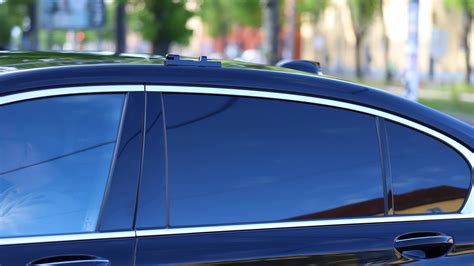 Illustration: Sonnenschutz für Autoscheiben (Blenden, getönte Scheiben)