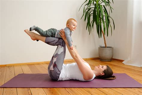 Frauen in einem Rückbildungskurs