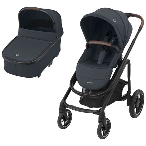 Illustration des Maxi-Cosi Plaza Plus Kinderwagens mit einem Neugeborenen im Liegeaufsatz.