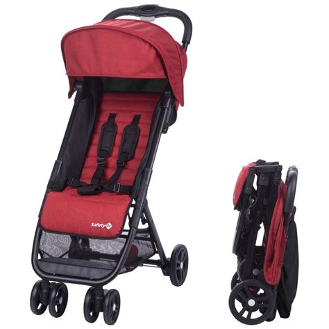 Blick auf den zusammengeklappten Safety 1st Peps Buggy, der kompakt im Kofferraum eines Autos verstaut ist.