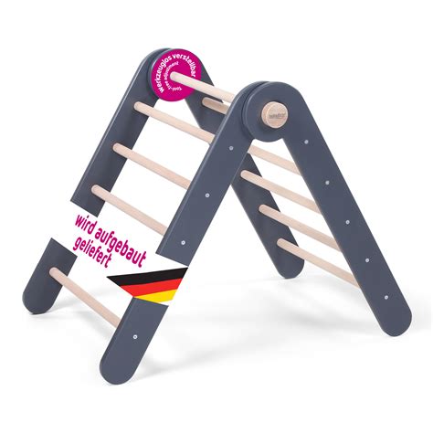 Collage aus Bildern, die den Sitzhocker Littlefoot, das Kletterdreieck und den Lernturm zeigt.