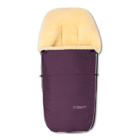 Detailansicht des Hofbrucker Lammfell-Fußsacks Polaris mit Reflektoren