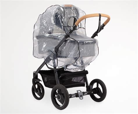 Collage mit verschiedenen Naturkind Zubehörteilen wie Regenschutz, Moskitonetz, Fußsack und Handmuff