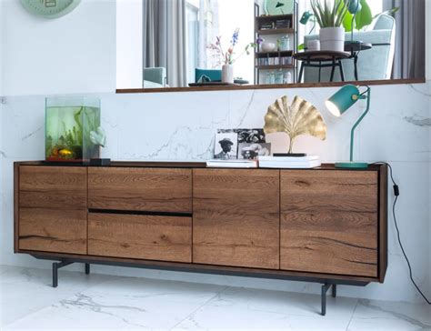 Ein Sideboard, das sich zu einem Bett umwandeln lässt (Raumspar-Querbett)