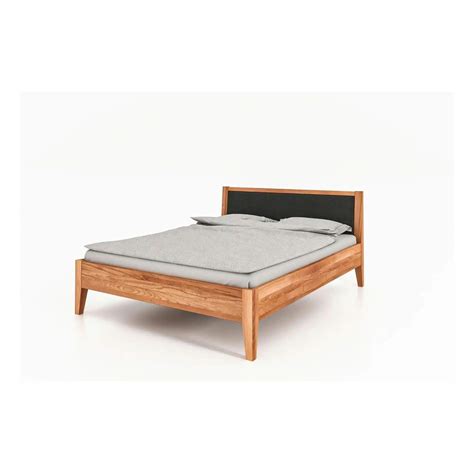 Massivholzbett mit gepolstertem Kopfteil im eleganten Design