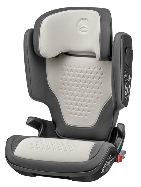 Detailaufnahme des AMG KIDFIX M i-SIZE mit Fokus auf Materialien und Design