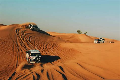 Eine Karte, die die Routen der verschiedenen Dünenbuggy-Touren in der Wüste von Dubai zeigt.